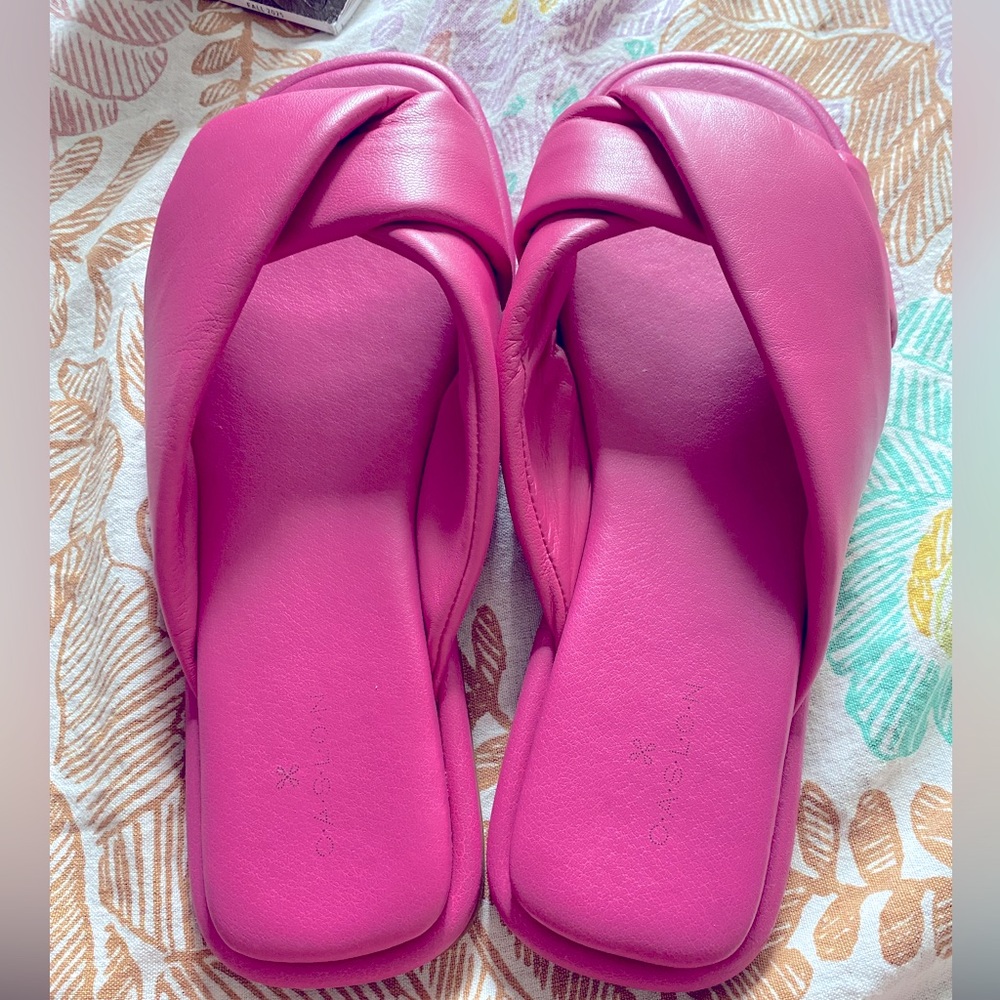 Pink Leather Slide Sandals from Nordstrom. NWT.  Never worn. Soft & Cushy.Size 7 - Picture 2 of 16